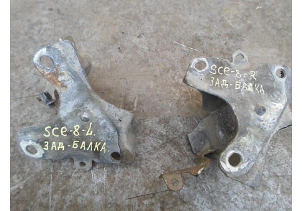 Кронштейн задньої балки лівий, правий Renault Megane II, Scenic II, 8200792367, 8200792363